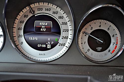 車訊網(wǎng)測(cè)試奔馳GLK300 外形優(yōu)雅的硬派小生