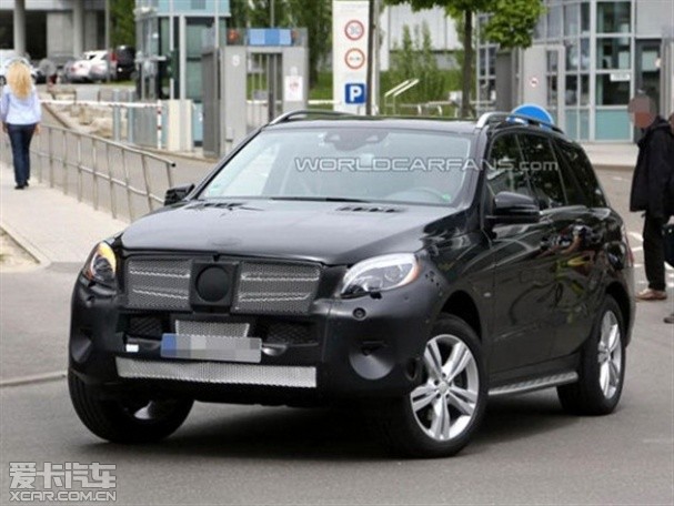 奔馳新款ML諜照曝光 將于巴黎車展發(fā)布
