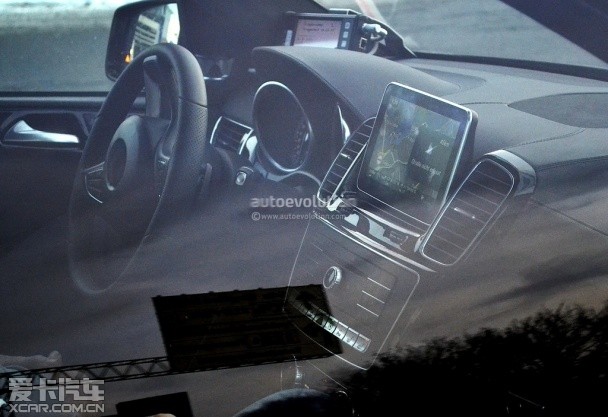 奔馳新款ML諜照曝光 將于巴黎車展發(fā)布