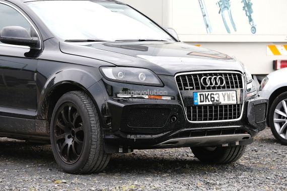 賓利SUV偽裝成奧迪Q7的諜照