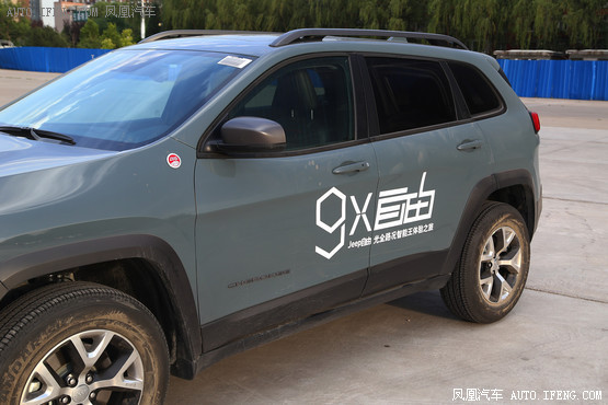 試駕Jeep自由光3.2L 真正變身越野高手