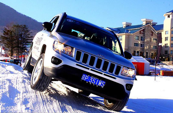 Freedom-Drive適時(shí)四驅(qū)系統(tǒng)可以應(yīng)付簡(jiǎn)單的越野路況，但最好不要拿它當(dāng)大切玩，畢竟您才掏了1/3的錢(qián)