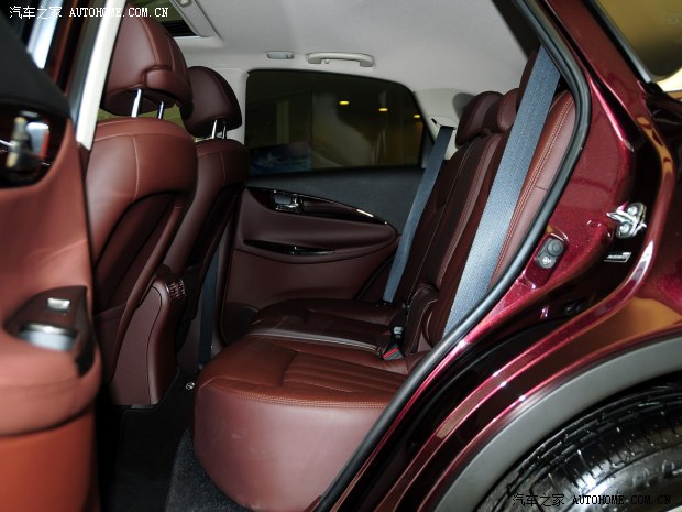 攬勝極光/XC60 40萬級中型SUV國產前瞻